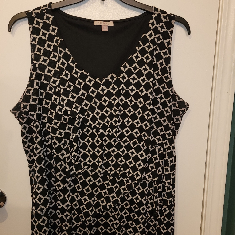 Roz&Ali Black and Cream Sleeveless Ruffled Blouse